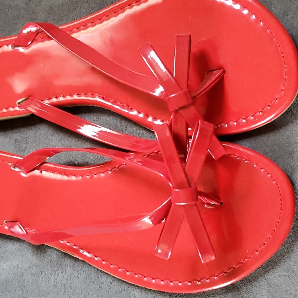 Red Sandals with Decorative Bow and Flat Sole Size 10 - Picture 3 of 6